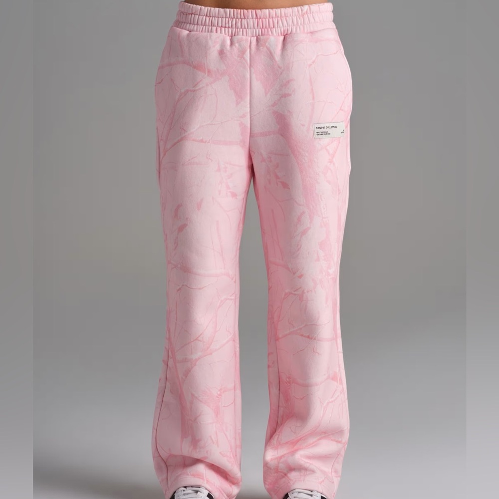 Comfrt Pink Camo Sweatpants